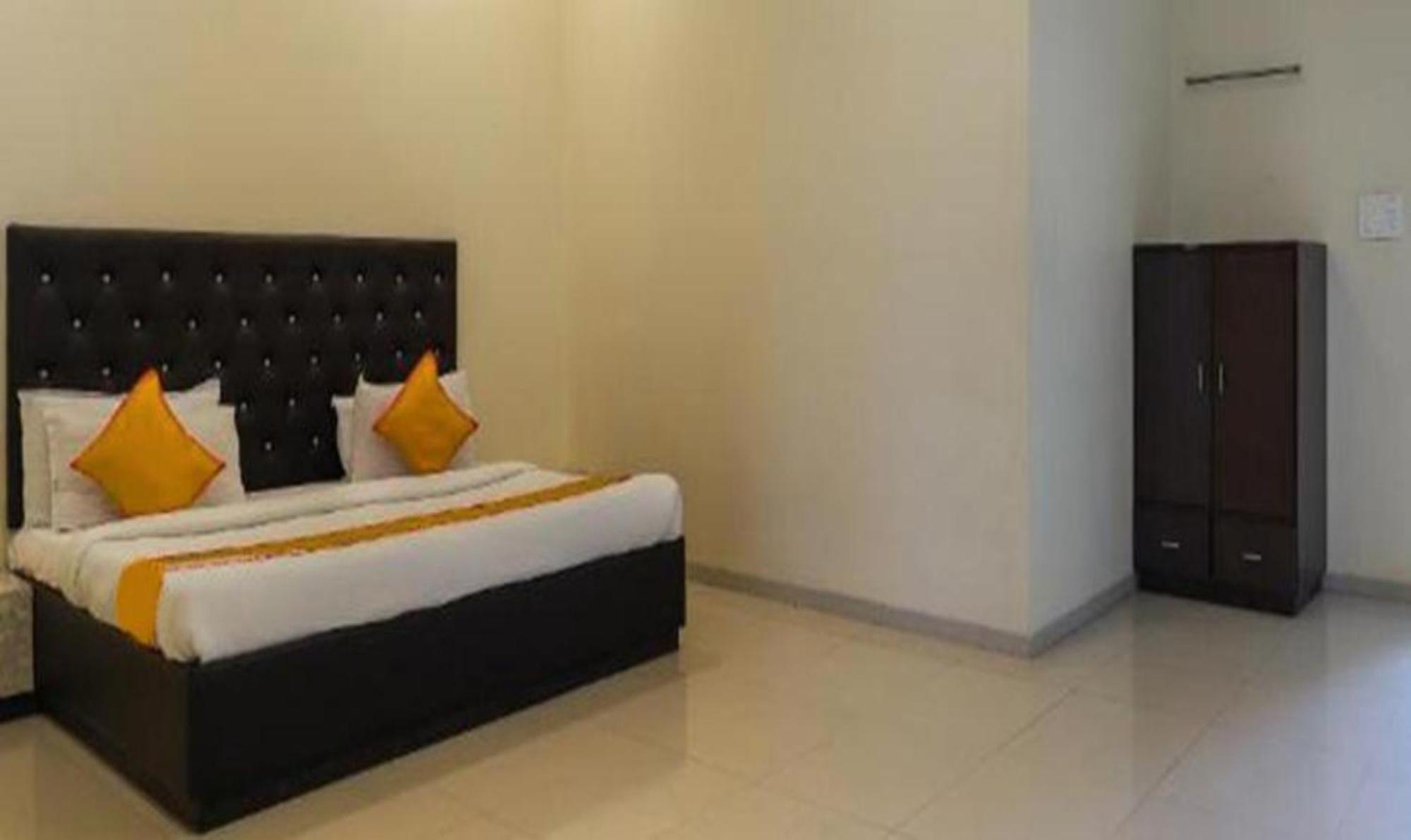 Hotel O Marigold Σουράτ Εξωτερικό φωτογραφία